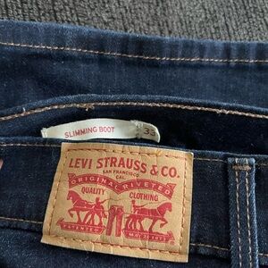 LEVIS SLIMMING BOOTCUT JEANS- Dark Wash